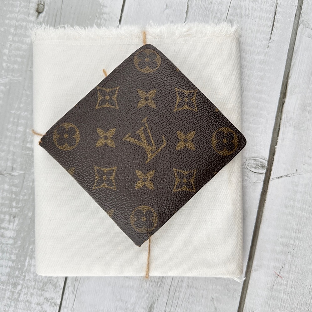 AUTHENTIC Louis Vuitton wallet or credit card holder. Canvas monogram.